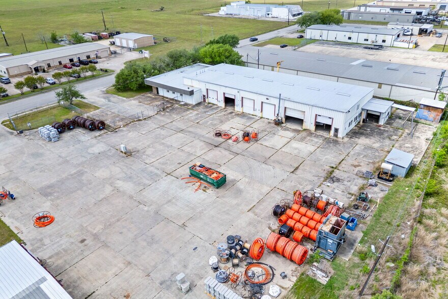 More Photos Of 3806 E Rio Grande St, Victoria Warehouse For Sale