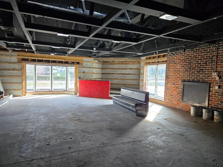 More Photos Of 2020 Country Club Ave NW, Huntsville Restaurant For Sale