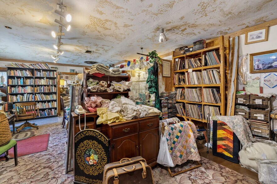 More Photos Of 234 S Canyon Blvd, John Day Freestanding For Sale