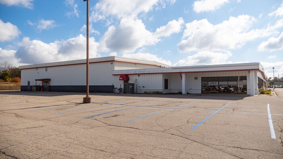 More Photos Of 4444 Highway 52 N, Rochester Auto Dealership For Sale