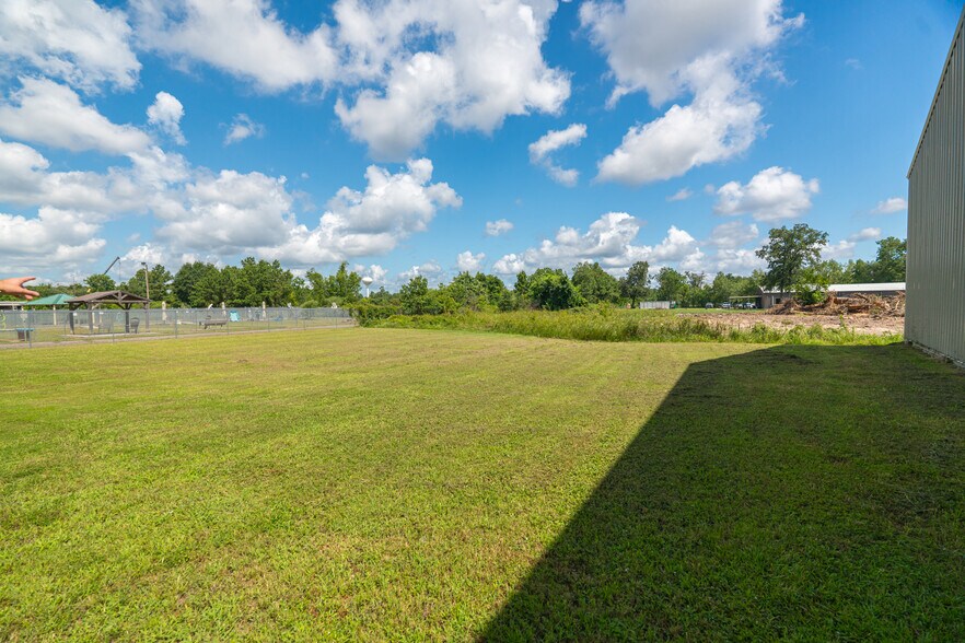 More Photos Of 8601 Fawn Trl, Conroe Warehouse For Sale