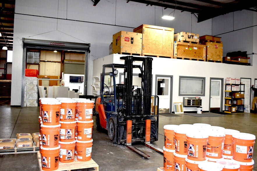 More Photos Of 6975 Flat Rock Rd, Midland Office For Lease