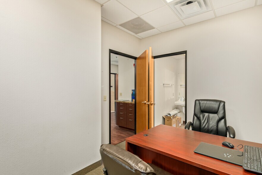 More Photos Of 9179 W Thunderbird Rd, Peoria Medical For Lease