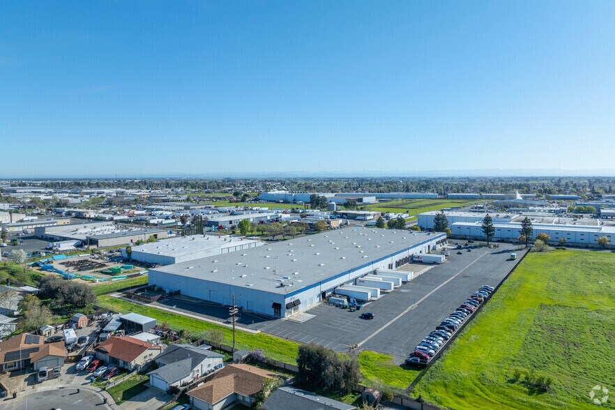 More Photos Of 7728 Wilbur Way, Sacramento Warehouse For Lease
