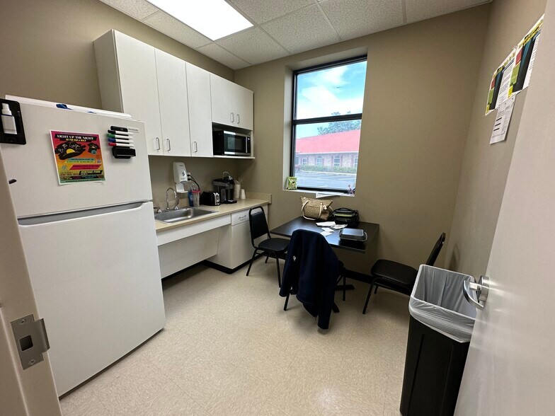 More Photos Of 1702 Ohio Ave N, Live Oak Medical For Sale