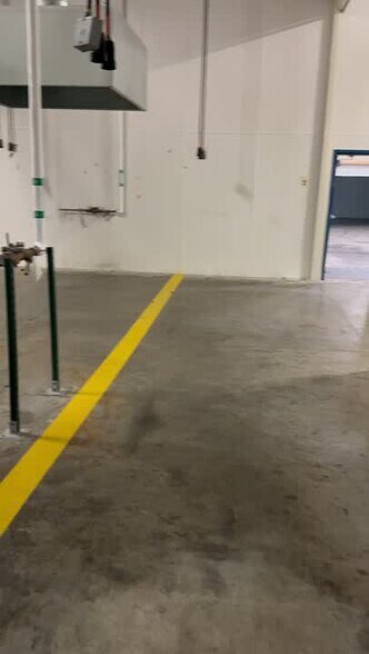 More Photos Of 2111 E 17th St, Des Moines Warehouse For Sale