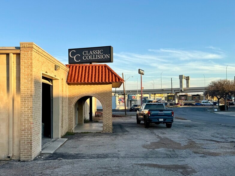 More Photos Of 5703 Kenwick St, San Antonio Warehouse For Lease