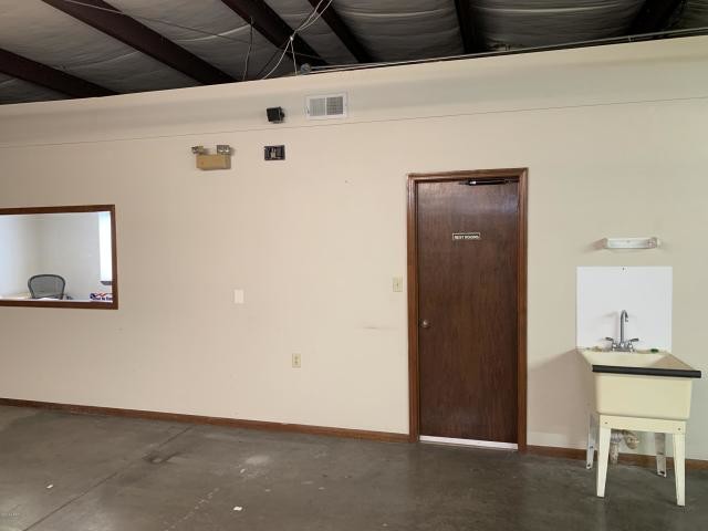 More Photos Of 600 Broadway St, Joplin Warehouse For Sale