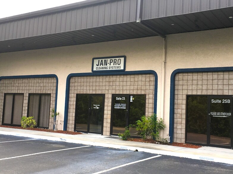 More Photos Of 12165 Metro Pky, Fort Myers Light Manufacturing For Lease
