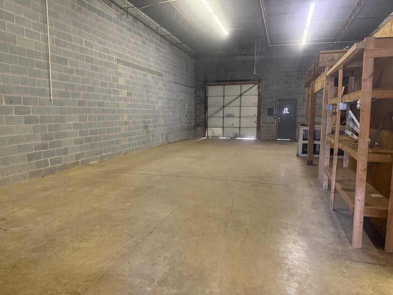 More Photos Of 4006 Leonard Dr, Fredericksburg Warehouse For Lease