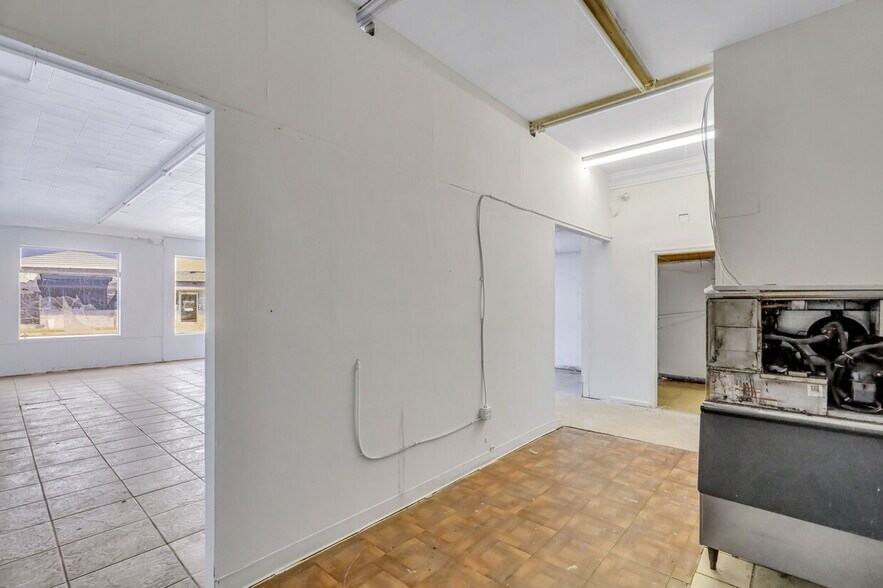 More Photos Of 2203 Skidaway Rd, Savannah Freestanding For Sale