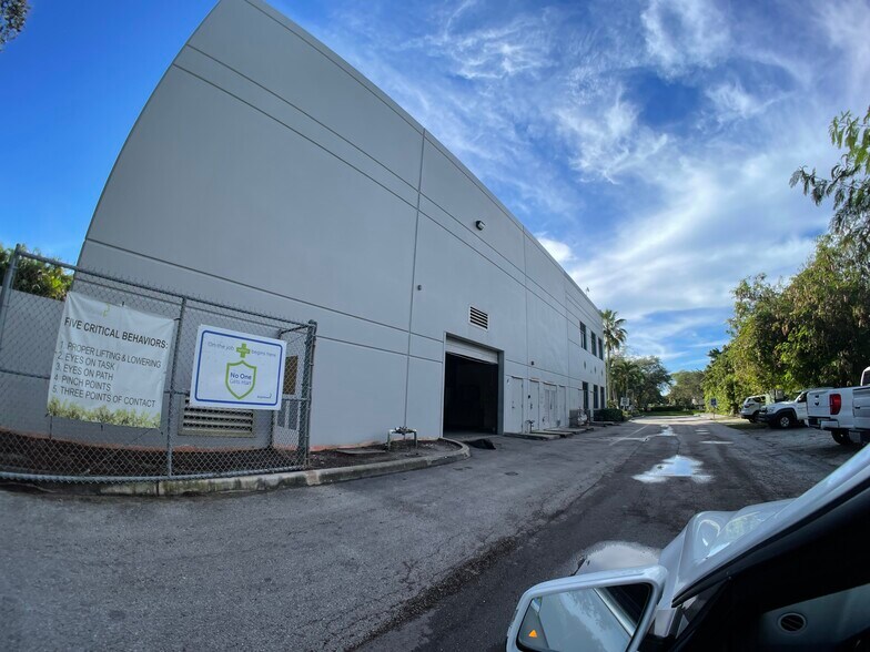 More Photos Of 6300 Park of Commerce Blvd, Boca Raton Light Manufacturing For Lease