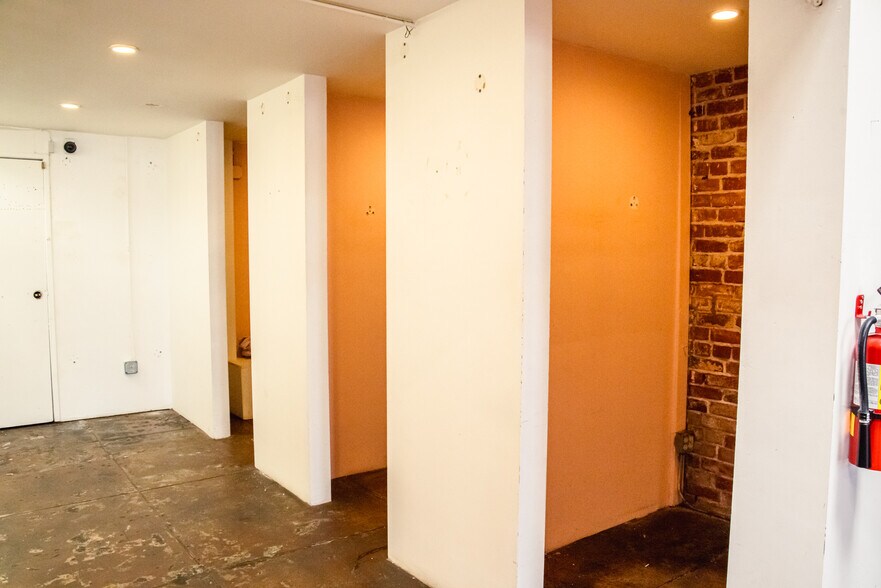More Photos Of 2708 Main St, Santa Monica Storefront For Lease