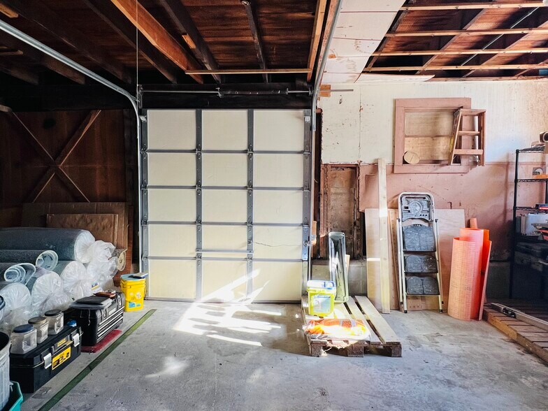 More Photos Of 130 E Main St, Marion Storefront For Sale