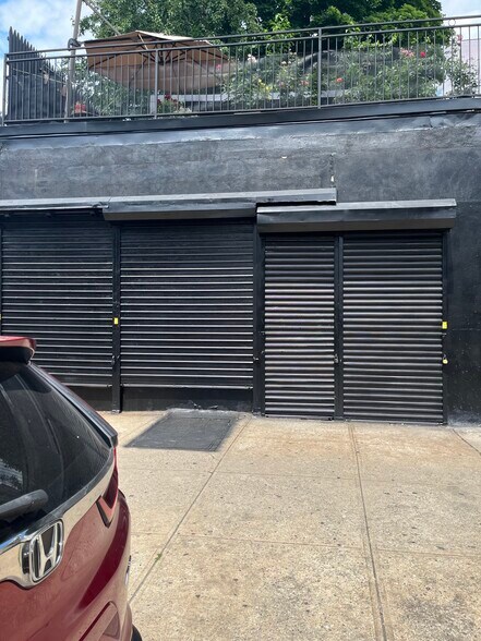 More Photos Of 585 Wilson Ave, Brooklyn Storefront Retail Residential For Lease