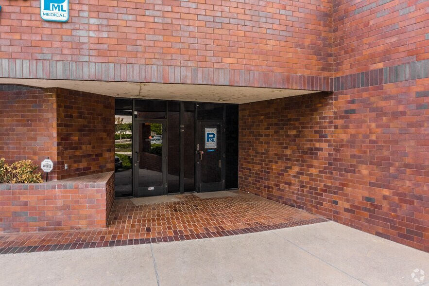 More Photos Of 15 Corporate Park, Irvine Medical For Lease