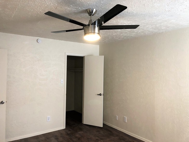 More Photos Of 1620 N Wilmot Rd, Tucson Apartments For Sale