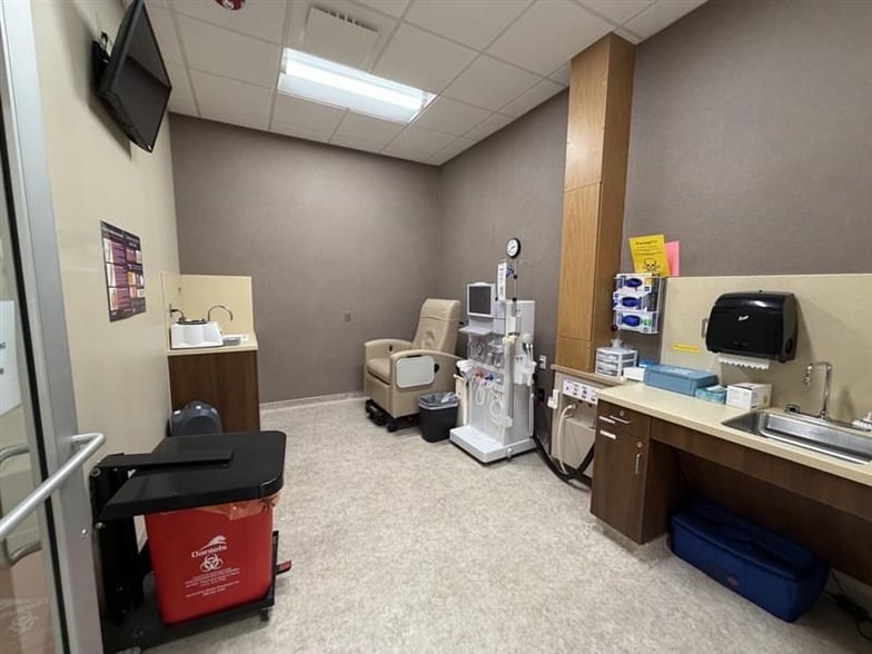 More Photos Of 801 W Bristol St, Elkhart Medical For Lease