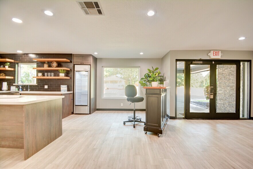 More Photos Of 26615 Oak Ridge Dr, The Woodlands Office For Lease