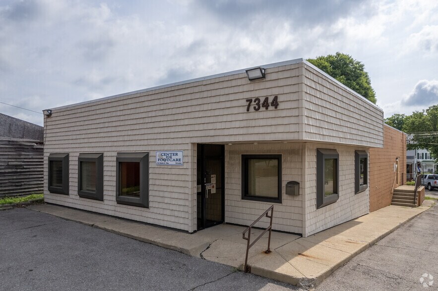 Primary Photo Of 7344 Hamilton Ave, Cincinnati Office For Lease