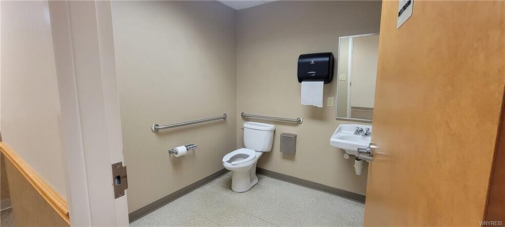 More Photos Of 5879 Snyder Dr, Lockport Medical For Sale