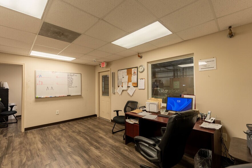 More Photos Of 89 Green St, Warner Robins Warehouse For Sale