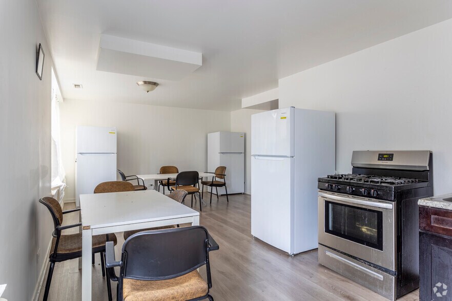 More Photos Of 4952 W Madison St, Chicago Apartments For Sale