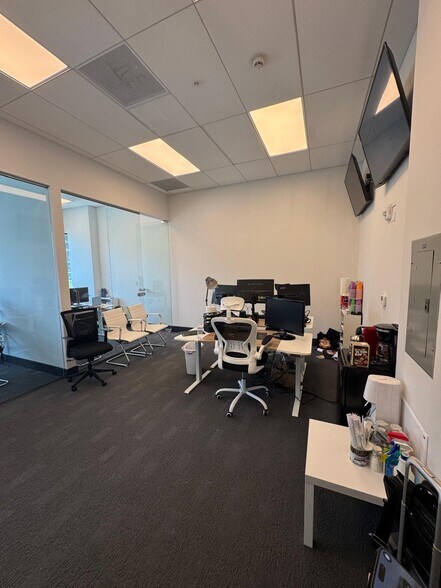 More Photos Of 19790 W Dixie Hwy, Aventura Office For Lease