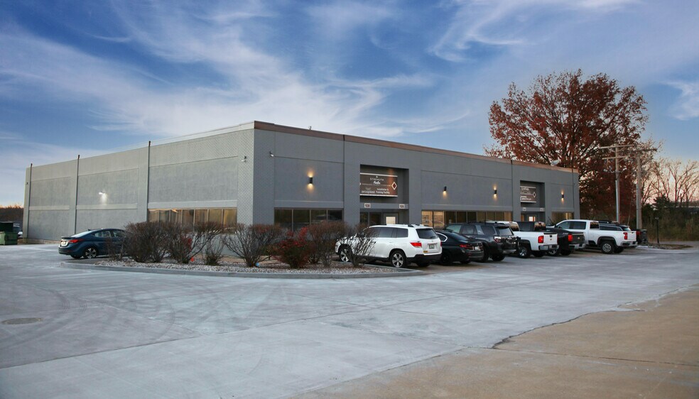 More Photos Of 200-212 Crafton Dr, O'Fallon Warehouse For Sale