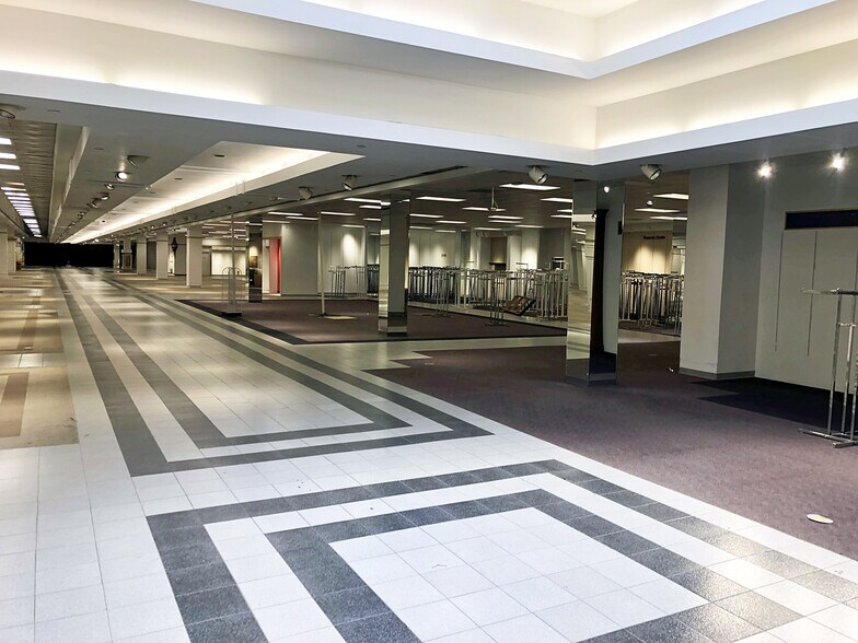 More Photos Of 706 Kirkwood Mall, Bismarck General Retail For Lease