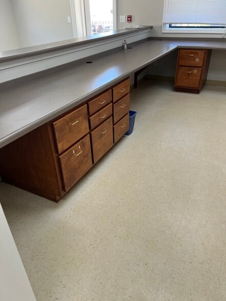 More Photos Of 651 W Broad St, Athens Office For Lease