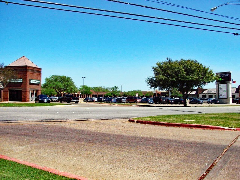 More Photos Of 4001 E 29th St, Bryan Storefront For Lease