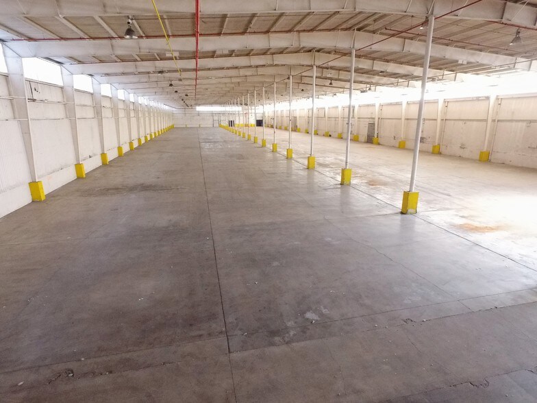 More Photos Of 3301 Wireton Rd, Blue Island Manufacturing For Sale