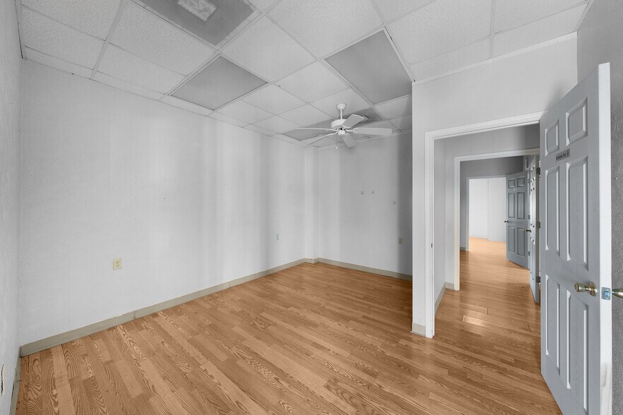 More Photos Of 1118 Interstate Highway 30, Greenville Storefront Retail Office For Lease