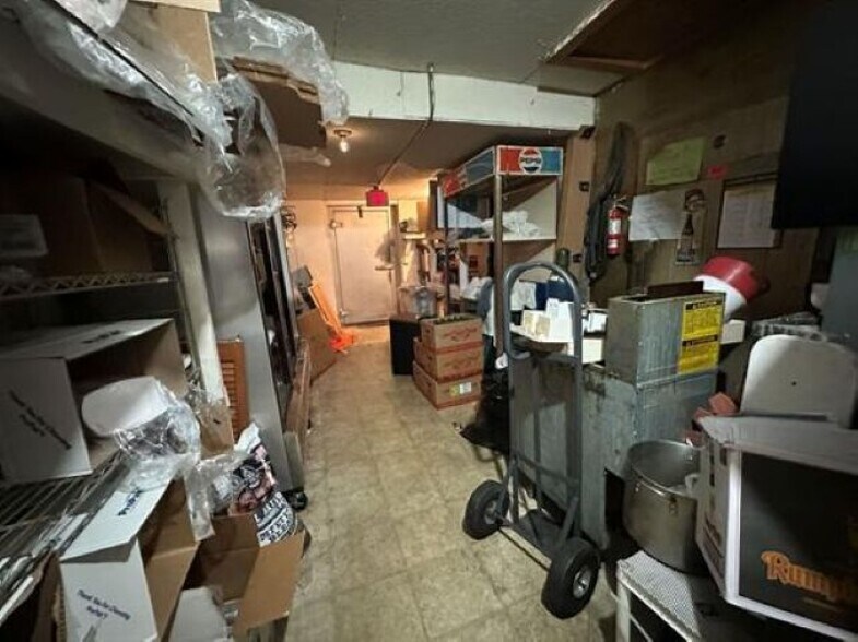More Photos Of 1219 Main St, Gresham Bar For Sale