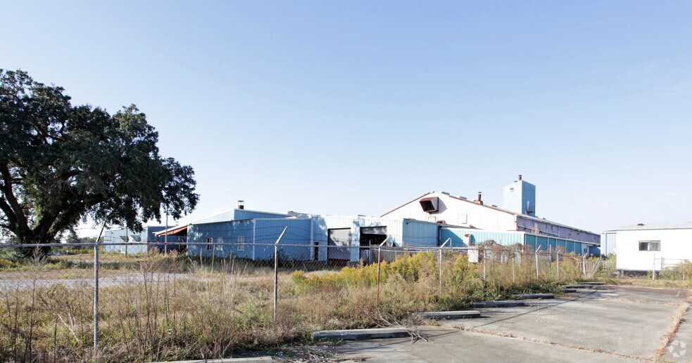 More Photos Of 43855-43955 Nicholsville Rd, Bay Minette Manufacturing For Lease