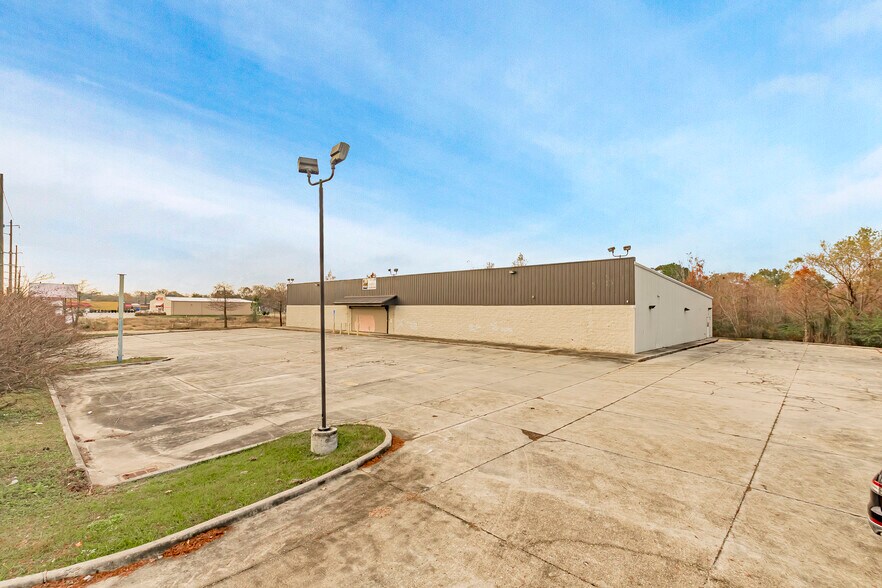 More Photos Of 3939 Choctaw Dr, Baton Rouge Freestanding For Lease