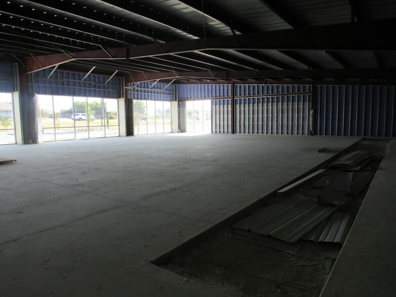 More Photos Of 2102 W Stan Schlueter Loop, Killeen Freestanding For Lease