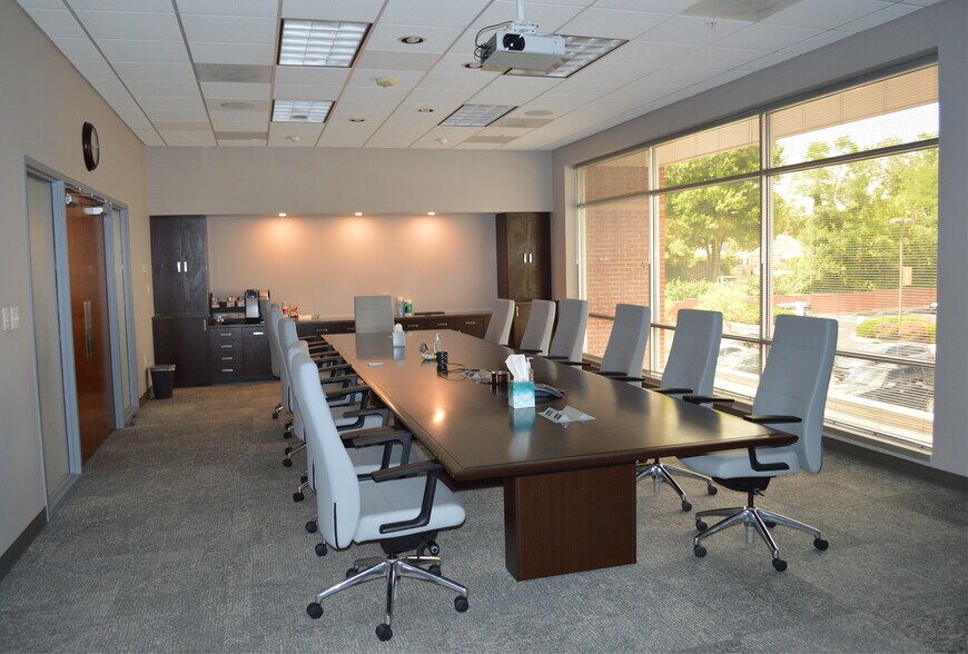 More Photos Of 9395 Kenwood Rd, Blue Ash Medical For Lease