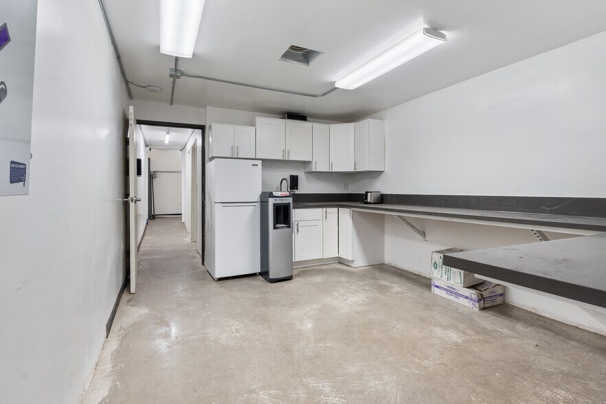 More Photos Of 3501 Emery St, Los Angeles Manufacturing For Sale