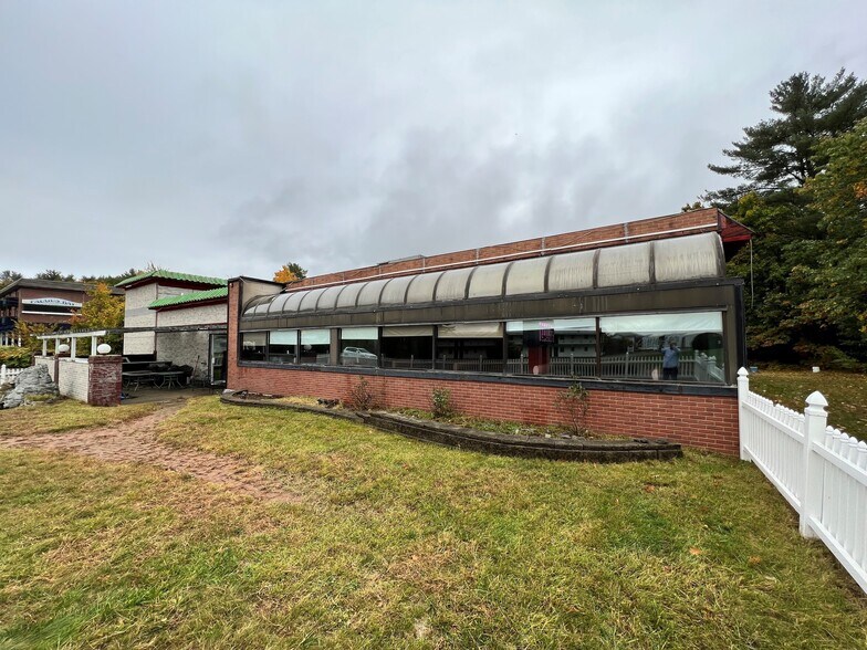 More Photos Of 95 Lake St, Gilford Restaurant For Sale