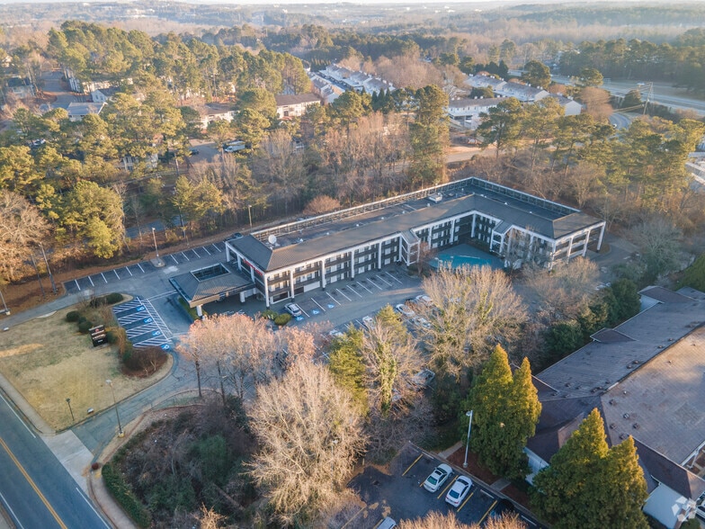 More Photos Of 9995 Old Dogwood Rd, Roswell Hotel For Sale