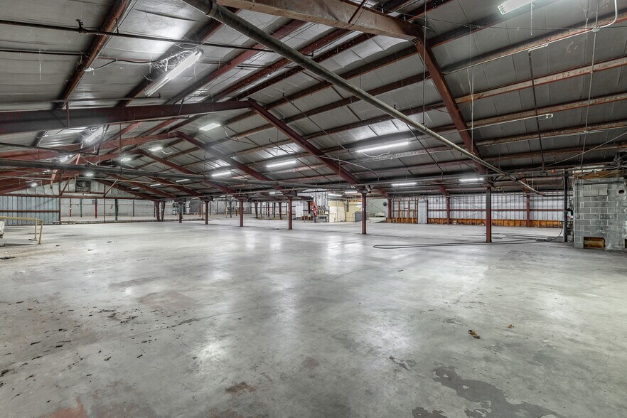 More Photos Of 1318 Underwood St, Dalton Warehouse For Lease