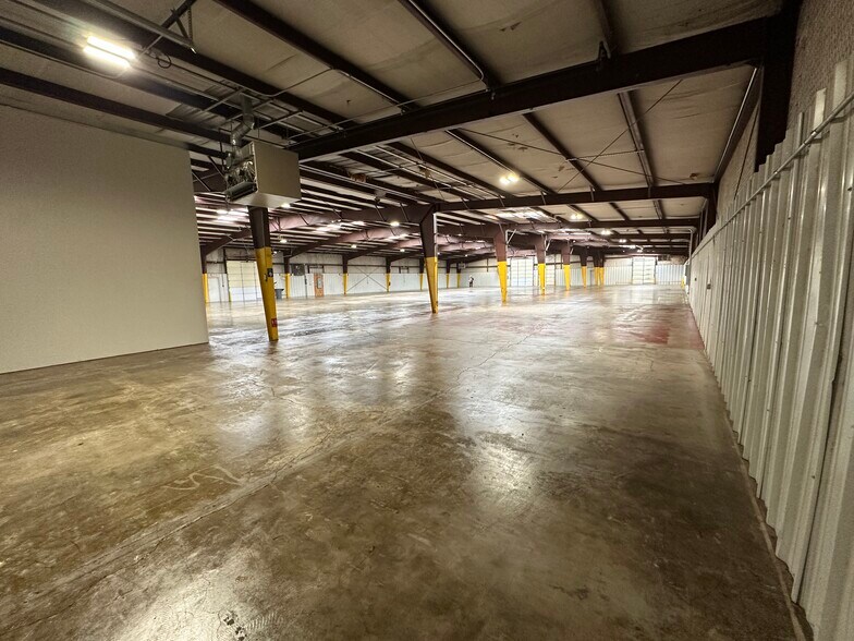 More Photos Of 401 SE 59th St, Oklahoma City Distribution For Sale