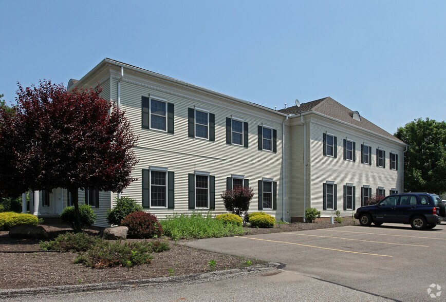 More Photos Of 100 Park Pl, Chagrin Falls Office For Lease