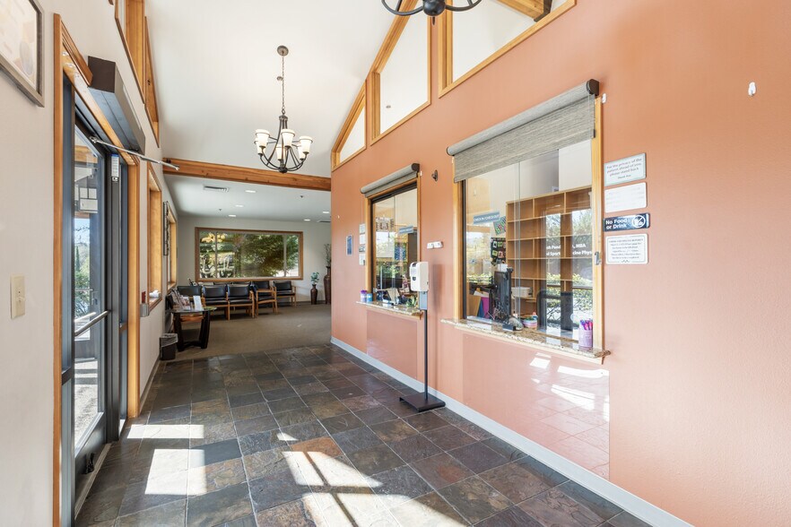 More Photos Of 277 Medical Loop, Roseburg Medical For Lease