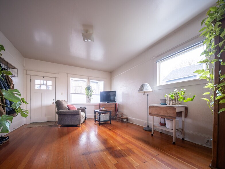 More Photos Of 3911 SE 28th Pl, Portland Apartments For Sale