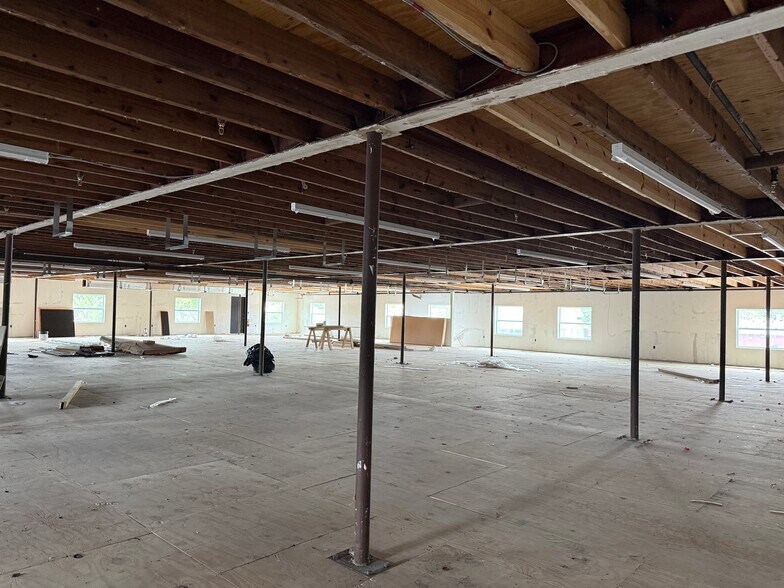 More Photos Of 1900 16th St N, Saint Petersburg Freestanding For Lease