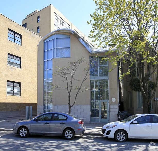 More Photos Of 115 Walnut Ave, Toronto Office For Sale