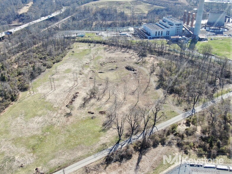 More Photos Of 296 Poplar Neck Rd, Birdsboro Industrial For Sale